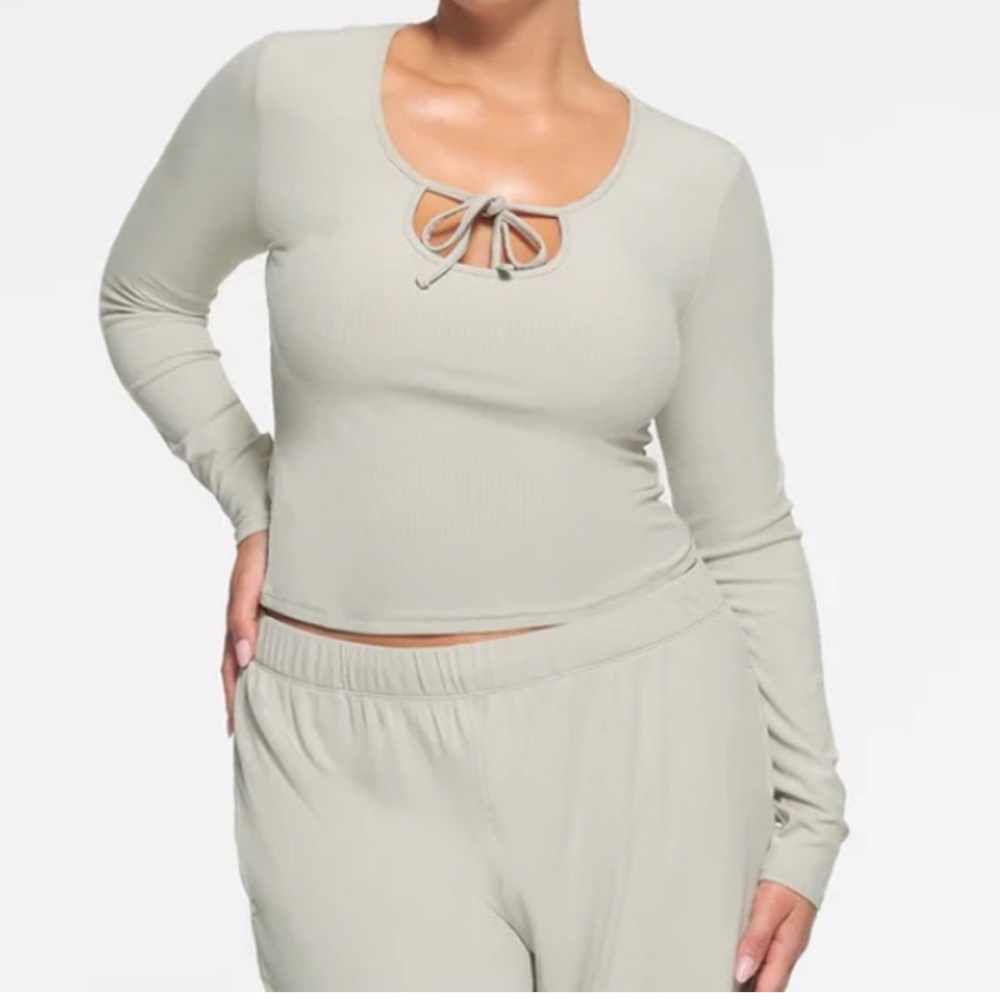 SKIMS Soft Lounge Tie-Front Long Sleeve Top in Talc